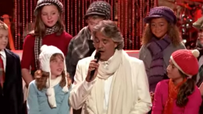 Andrea Bocelli – Santa Claus Is Coming To Town